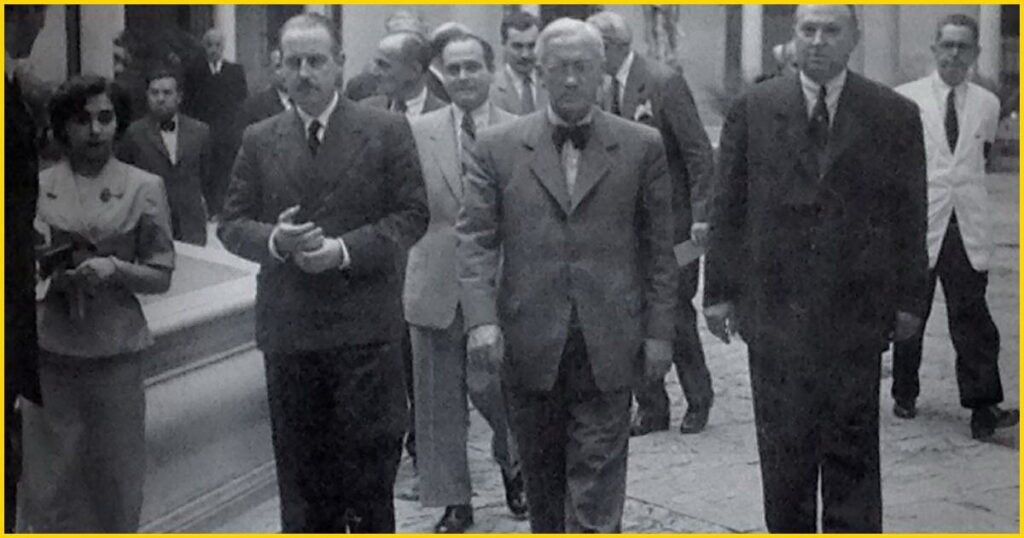 Historic photograph of Sir Alexander Fleming, the Scottish biologist who discovered penicillin, during a visit to the Hospital de la Caridad (Charity Hospital) in Seville, Spain, in June 1948.